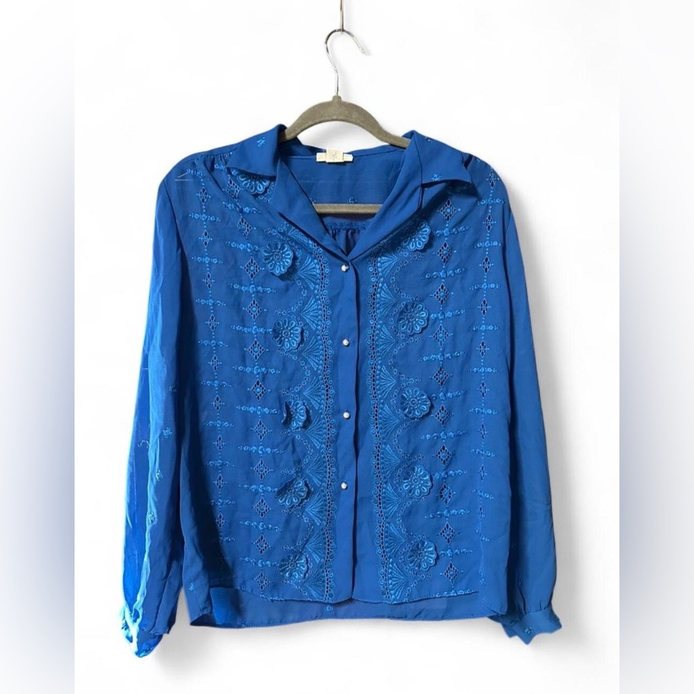 Small classy vintage blue embroidered long sleeve blouse with intricate details